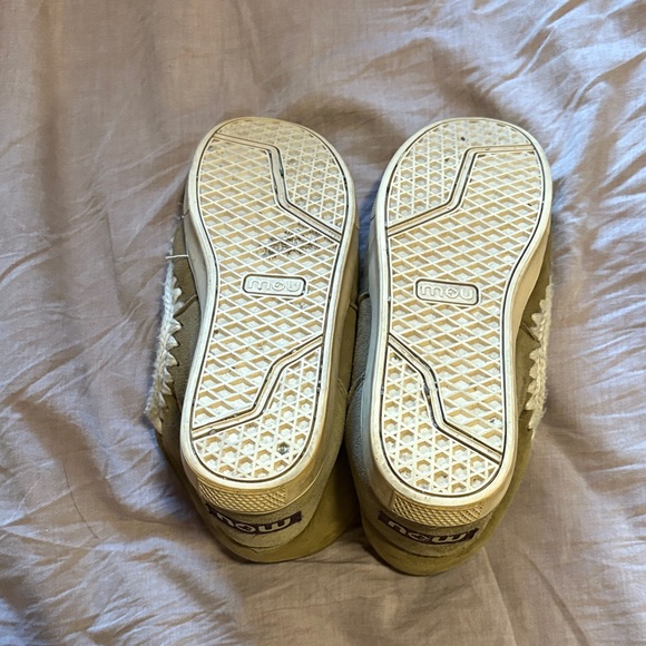 Mou Olive Fur-Lined Boots - Picture 4 of 5